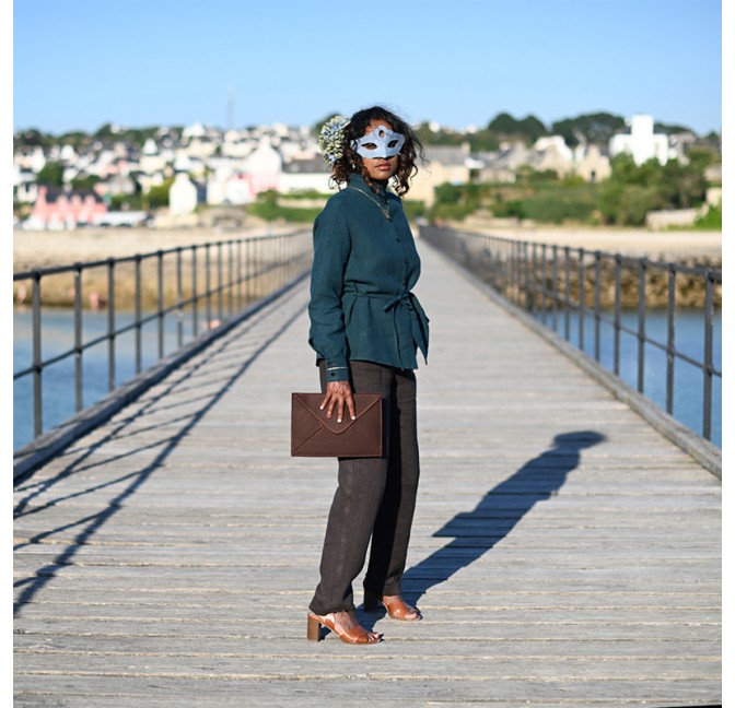 RIKI MARGOT Chemise / VESTE esprit équitation
Col mao avec bande plissée